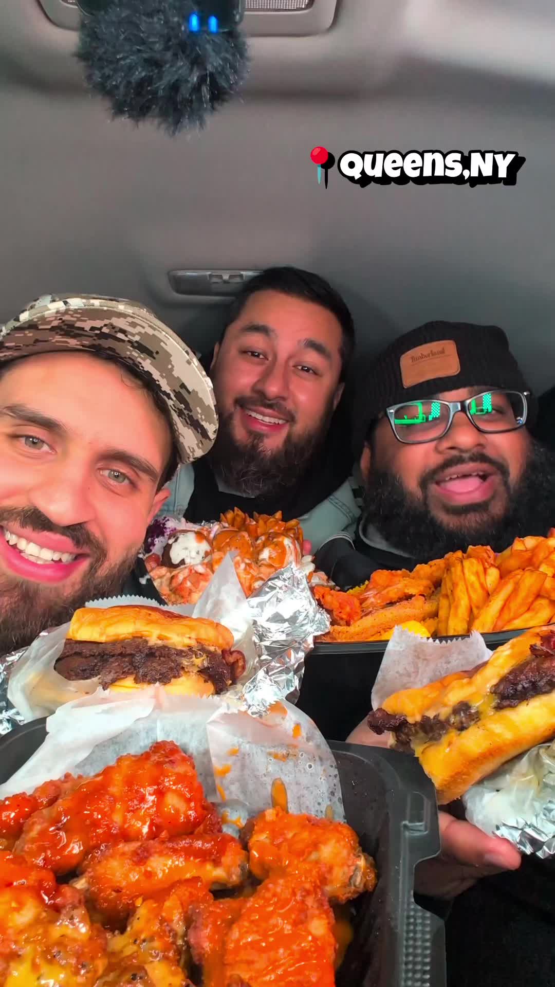 📍Smesh Truck 30-33 Stratton St, Flushing, NY 11354 I stay putting y'all on to the craziest spots. And this spot is going to be viral. And one of the things that's going to make the spot everyone's favorite halal truck, is their phenomenal smashburgers. This is probably the best smashburger I've had in New York City. And I'm not just saying that. I promise you, they just do it right. Not only that, their chicken is so well marinated. The portions are insane. and the prices, you just can't beat. legit love this spot. Definitely recommend you guys to check this spot out. Enjoy!#nyc #food #foodie #love #burger
