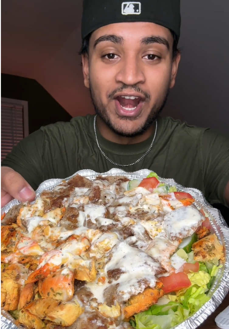 Chilli chilli deli and grill in Paterson #gyro #gyroplatter #deli #gyromukbang #foodie #chickenoverrice #whitesauce #chickenplatter #mukbang #foodreview #foodtok 